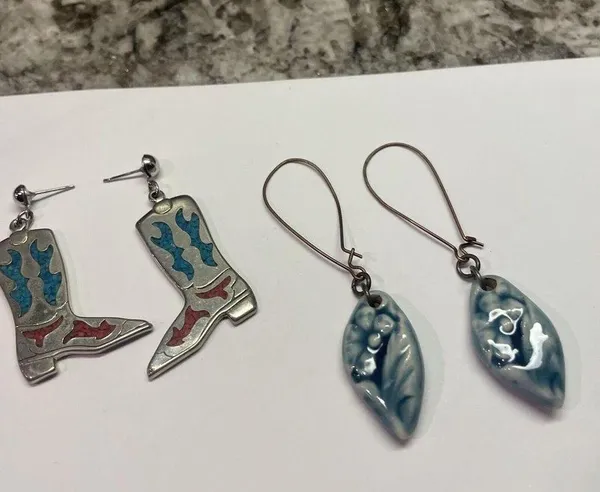Lot Of 2 Costume Pierced Earrings Mix Dangle Mix - 1 Handmade 1 Cowboy Boots - Image 4