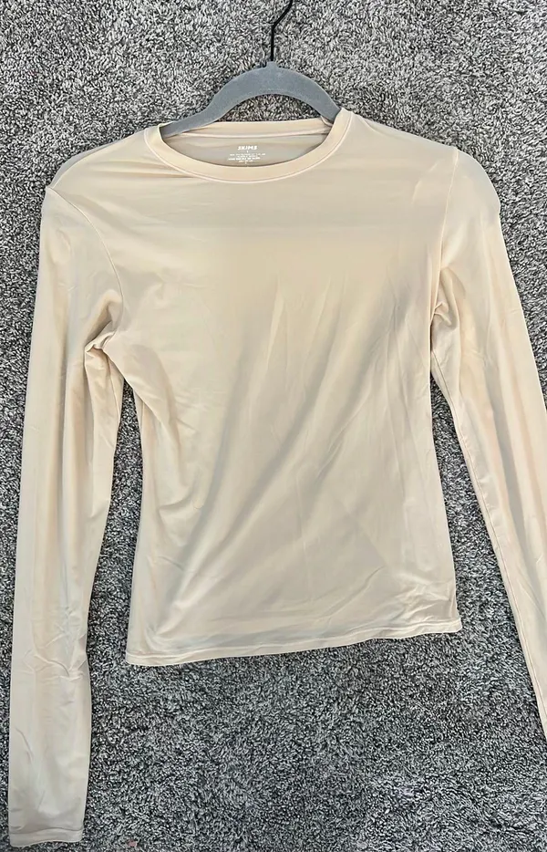 SKIMS fits Everybody T-Shirt long Sleeve In Sand NEW - Image 2