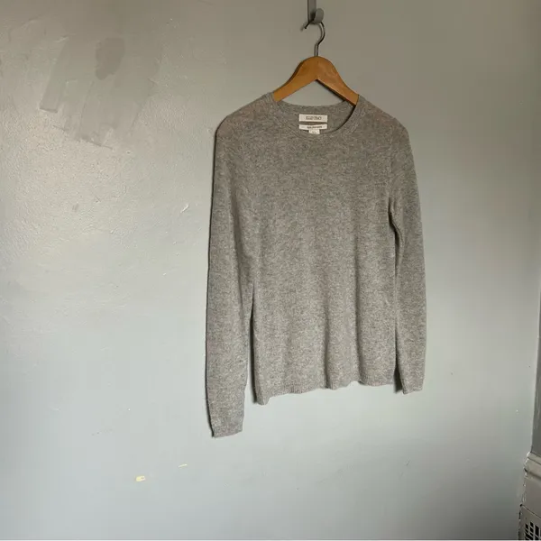 Ellen Tracy Gray Beige Cashmere Sweater - Image 2