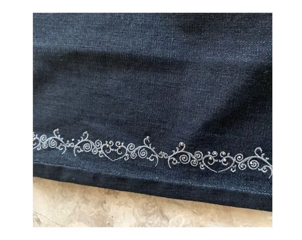 Embroidered dark wash jeans - Image 5