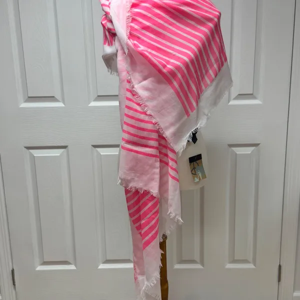 Steve Madden‎ Pink and White Striped Oversized Scarf or Wraps - 74"x40" - NEW. - Image 4