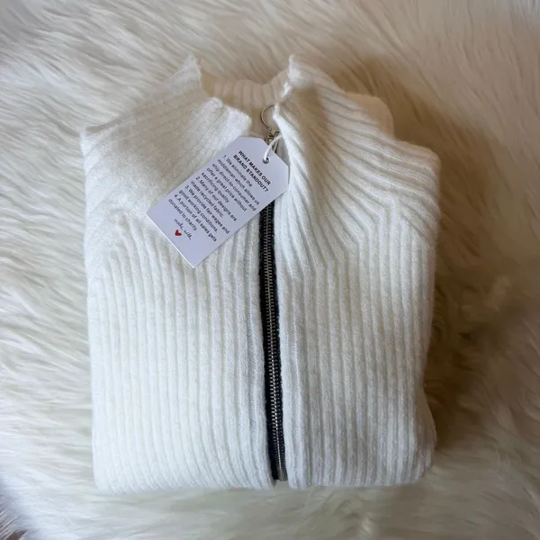 UNBRANDED Super Soft 1/4 Zip Sweater Size Medium White - Image 10