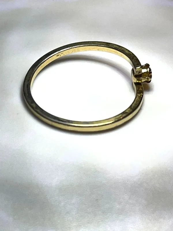 Vintage 70s Avon Gold Tone Yellow Lucite/Glass Open Bypass Ring Size 8 - Image 3