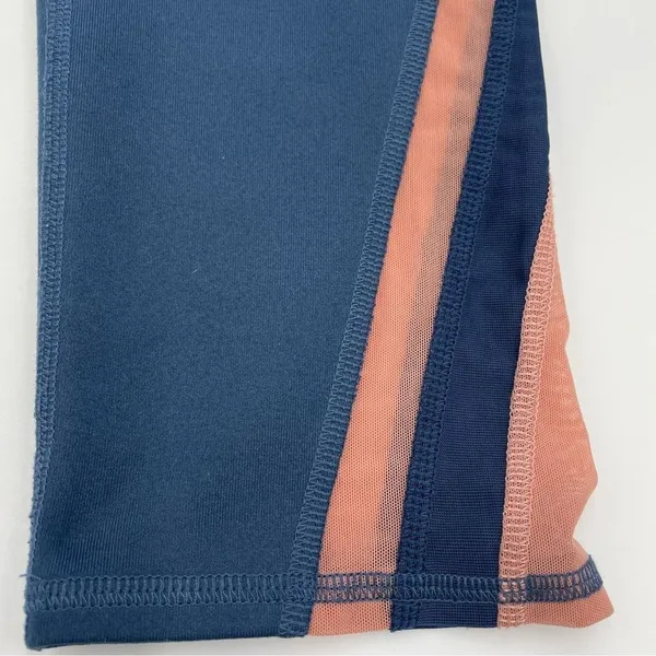 ALO Yoga Leggings Blue‎ Pink Mesh Chevron Sheer Stripes Cropped Capri Size Small - Image 10
