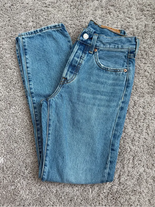 Levi's 501 Women’s High-Rise Straight Leg Jeans - Image 3