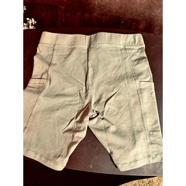 Monrow Biker Shorts w/Hip Pockets Olive - size M - Image 10