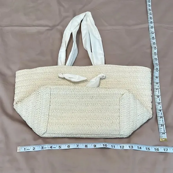 Dezine news inc NWOT straw tote bag with fabric handles 1 small spot on 1 handle - Image 5