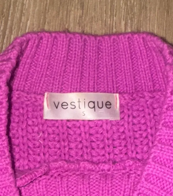 Vestique Chunky Knit Sweater - Image 4