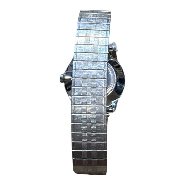 Timex Vintage Water Resistant Watch Silver Tone Expansion Band - Image 3