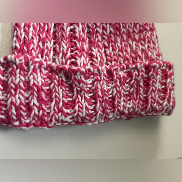 Aeropostale Women’s Pink & White Knit Pom Beanie & Scarf Set NWT - Image 4