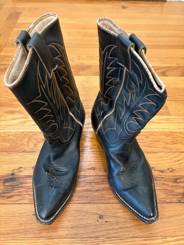 Vintage Justin Black Leather Pointed Toe Cowboy Boots Contrast Stitching Size 7 - Image 3