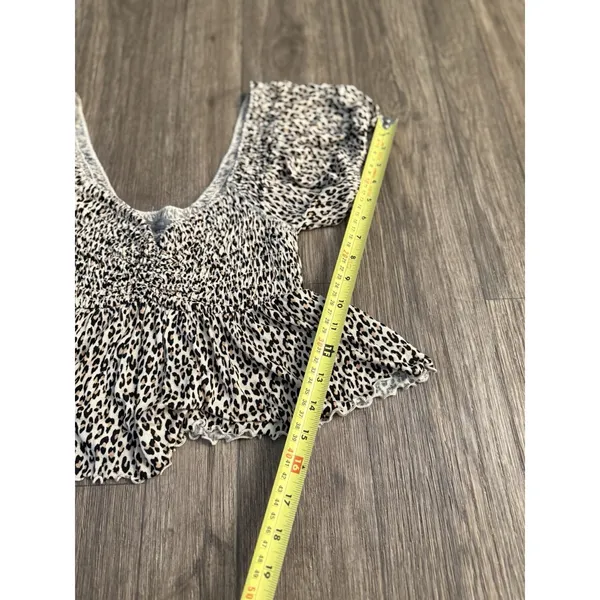 Urban‎ Outfitters Crop Top Women's M Angelo Animal Cheetah Print Smocked - Image 7