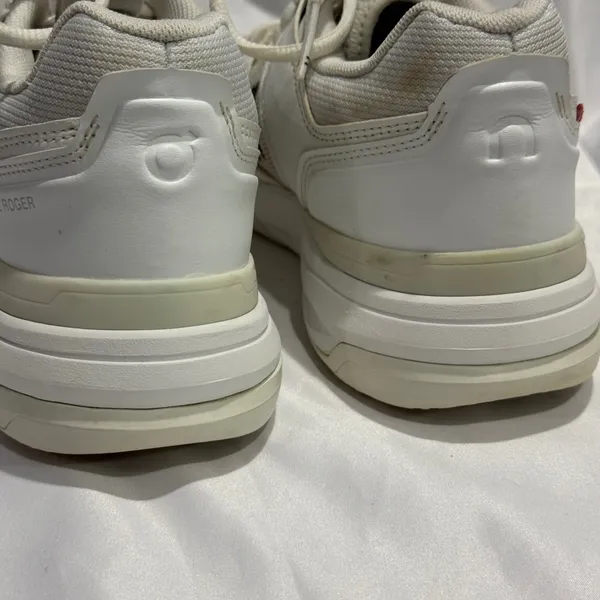 ON On Clouds The Roger Clubhouse Pro Sneakers, White Ice, Size 9 Womens - Image 7