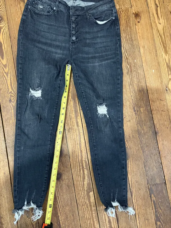 Judy Blue Distressed Jeans - Image 5