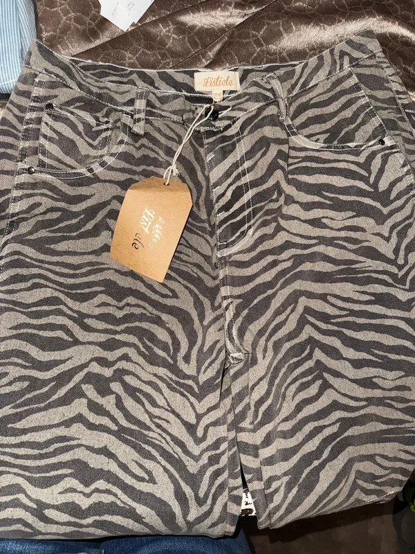 Listicle Zebra mocha barreled jeans - Image 4