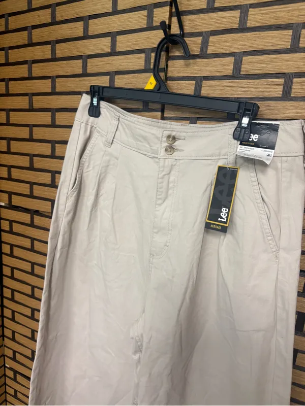 Lee heritage loose fit khaki trouser pants size 12 - Image 4