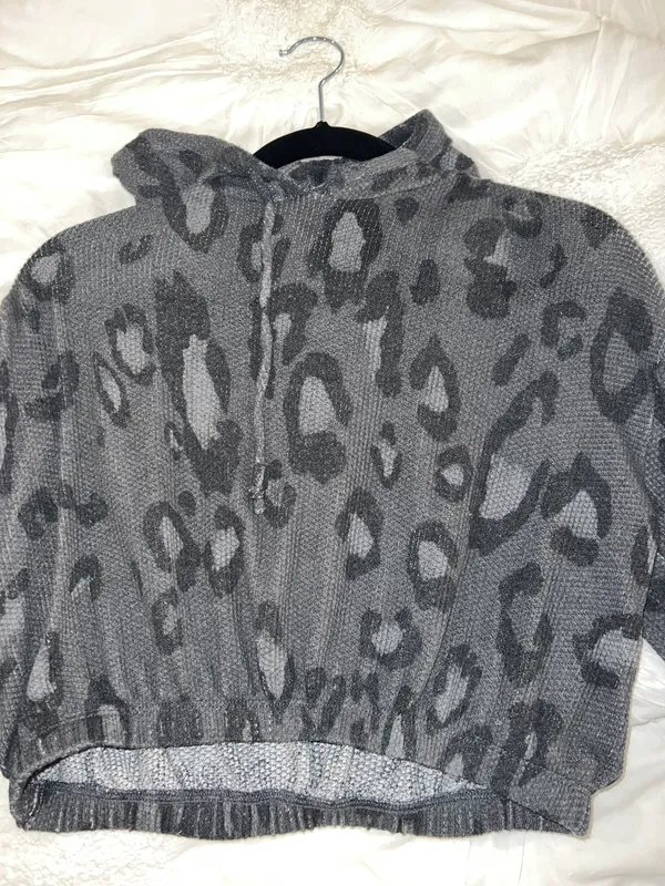 Le lis Pullover Hoodie - Image 3