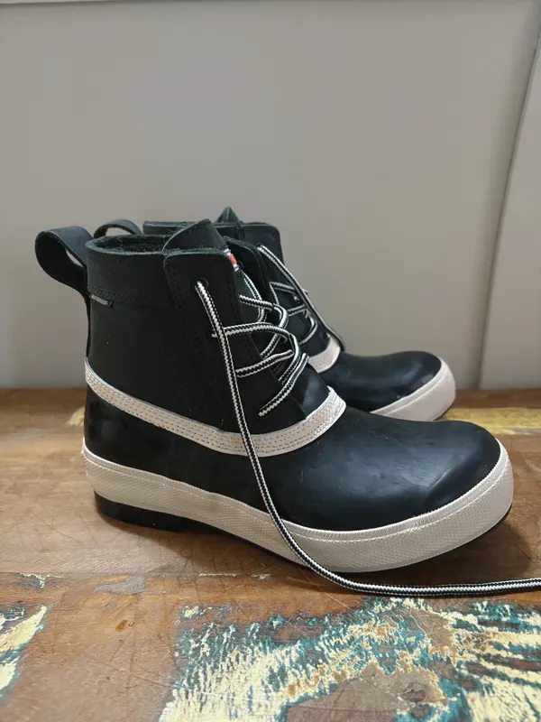 XtraTuf Boots Black Size 8 - Image 4