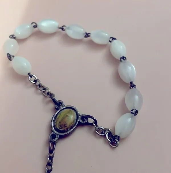 Mini rosary purse charm pearlescent small - Image 3
