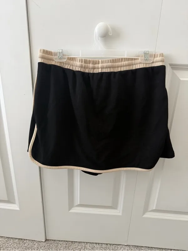Entro Women’s Performance Skort Black Beige Trim Elastic Waist Athleisure Size L - Image 3