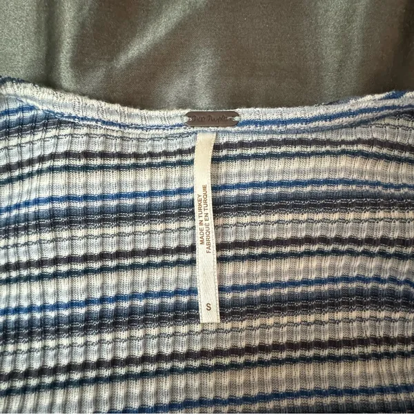 Free people stripe wild tee blue white short sleeve top size small - Image 7