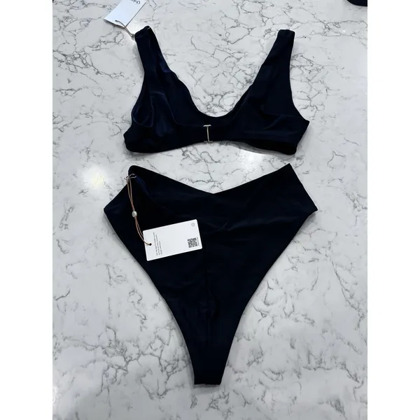 NWT Quince Black Italian Plunge Bikini Top & V Cut High Leg Bottom Set Medium - Image 2