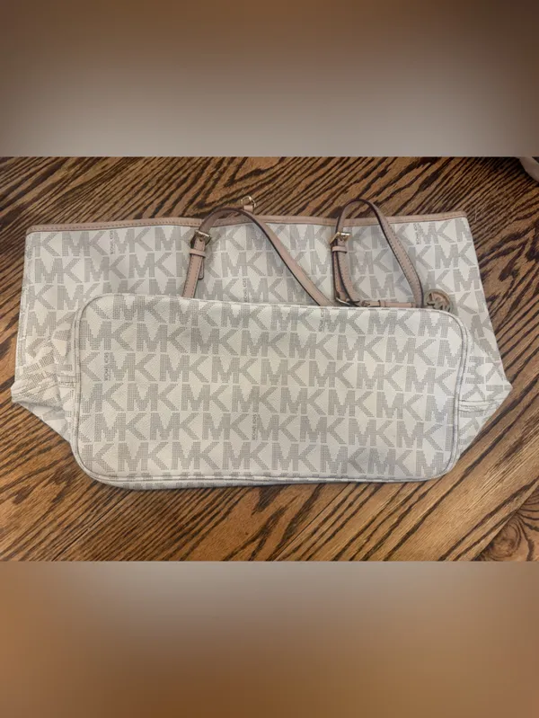 Michael Kors Vanilla Jet Set Travel Signature MK Tote Bag - Image 13