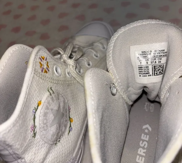 Converse embroidered platform white sneakers Size 7 - Image 3
