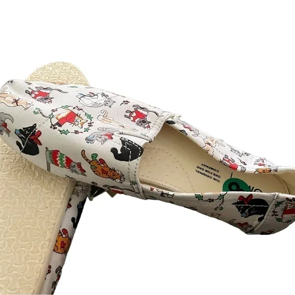Toms Christmas Cats Shoes 8 - Image 7