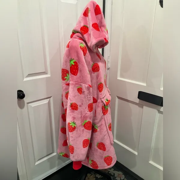 Supersized‎ Strawberry Hoodie With Pouch And Pockets - Image 2