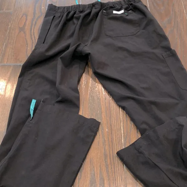 MED COUTURE nurses scrub pants in black color size small - Image 6