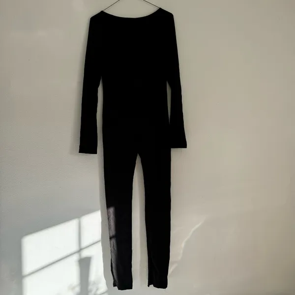 NWT Black stretchy jumpsuit in size large with thumb holes - Image 5