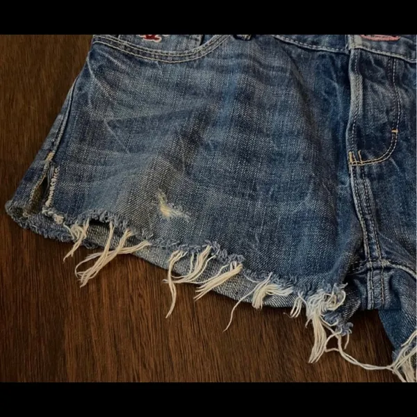 Size 1 hollister shorts - Image 9