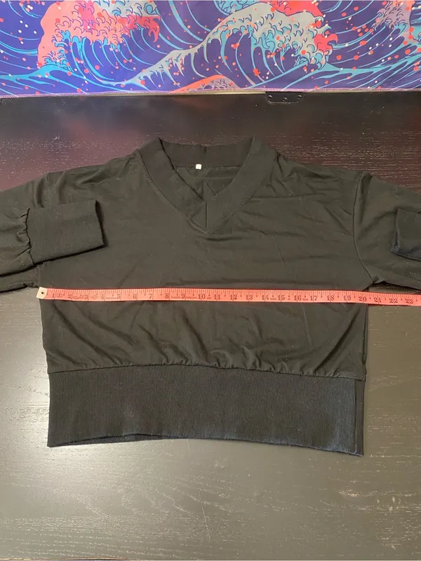 Black Cropped V - Image 3