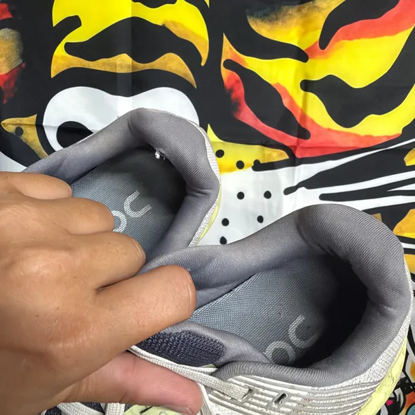 On Running shoe Gray Size 8.5 - Image 4
