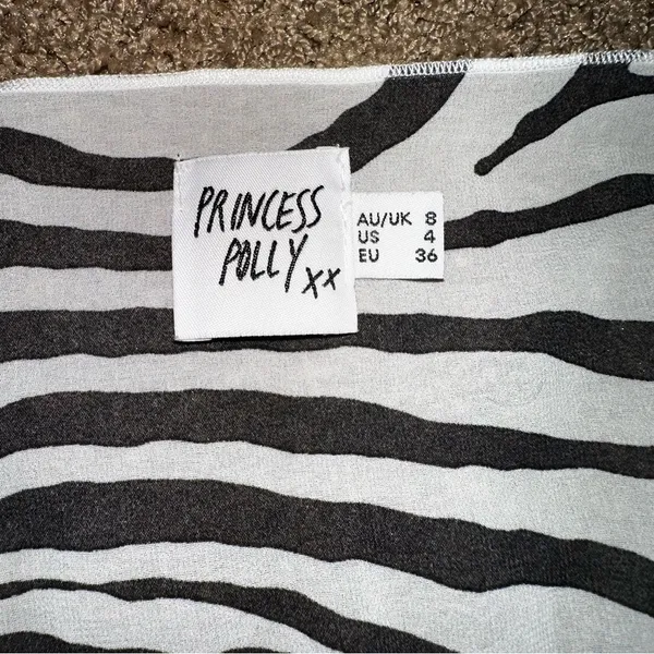 Princess Polly size 4 zebra top - Image 3