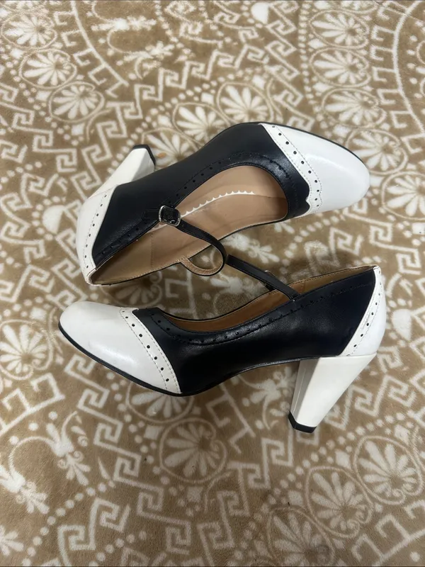 Black and White Mary Jane Block Heel Pumps - Image 6