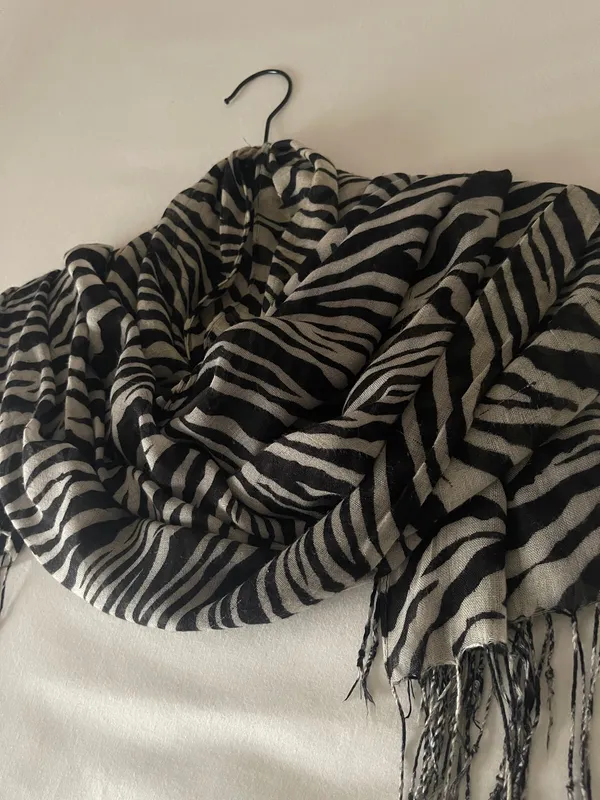 New York & Company Zebra Print Scarf w/ Fringe 🦓 - Image 3