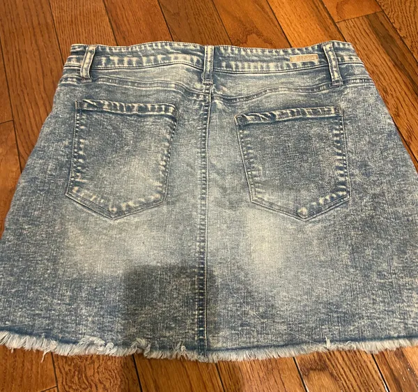 Tinseltown Crossover-Waist frayed hem Ripped Embellished Denim mini Skirt, 11 - Image 19