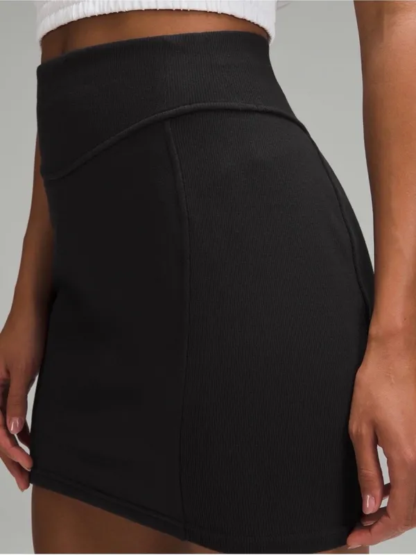 Lululemon high rise scuba mini skirt stretch travel black small - Image 3