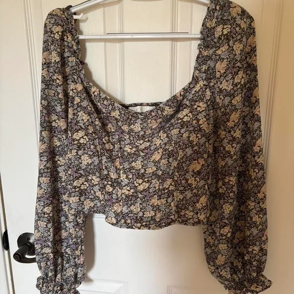 ASTR The Label Cropped Ruched Long Sleeve - Image 2