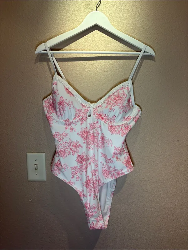 New No Boundaries Women’s Pink Toile Floral One Piece Swimsuit Large 12-14 NWOT - Image 4