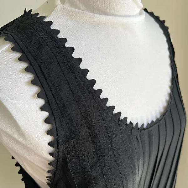 Club Monaco Pleated Tunic Dress With Scalloped Trim Neckline Size 6 - Image 6