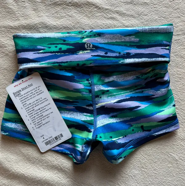 Lululemon Athletic Short Roll Down - Image 4