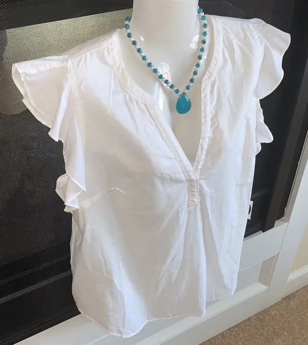 Old Navy Ruffled sleeveless top (L) - Image 3