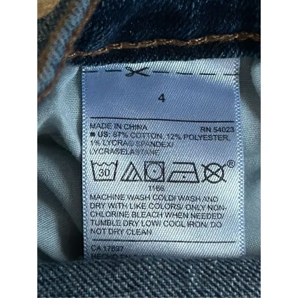 Old Navy Jean Short Size 4 - Image 4