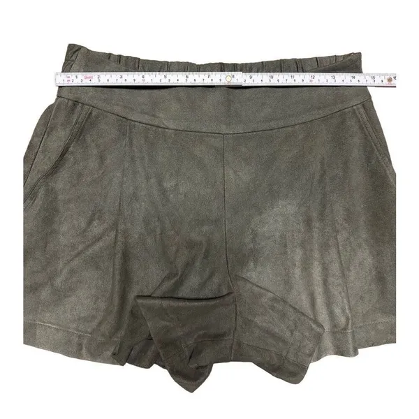 1.STATE Women's‎ High Waist Shorts Vegan Faux Suede Pleated Olive Earth Sz S - Image 9
