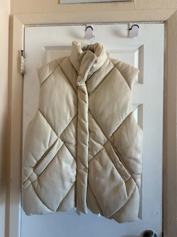 Abercrombie & Fitch Oversized Vegan Leather Quilted Puffer Vest - Image 10