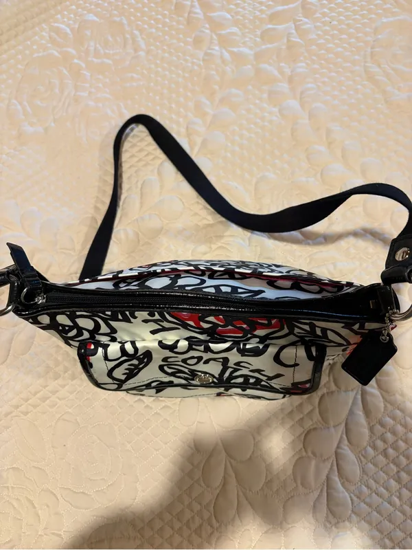 Coach Poppy Graffiti Floral Shoulder Crossbody Bag Black White Red/Pink Vintage - Image 6