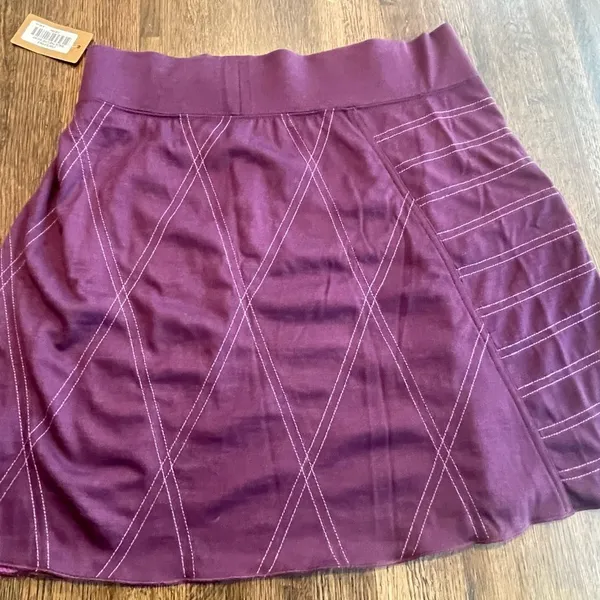 NWT Title Nine Walk the Line Athletic Skirt - size M - Image 6